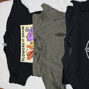 Set of 4 t-shirts. Size: M Women